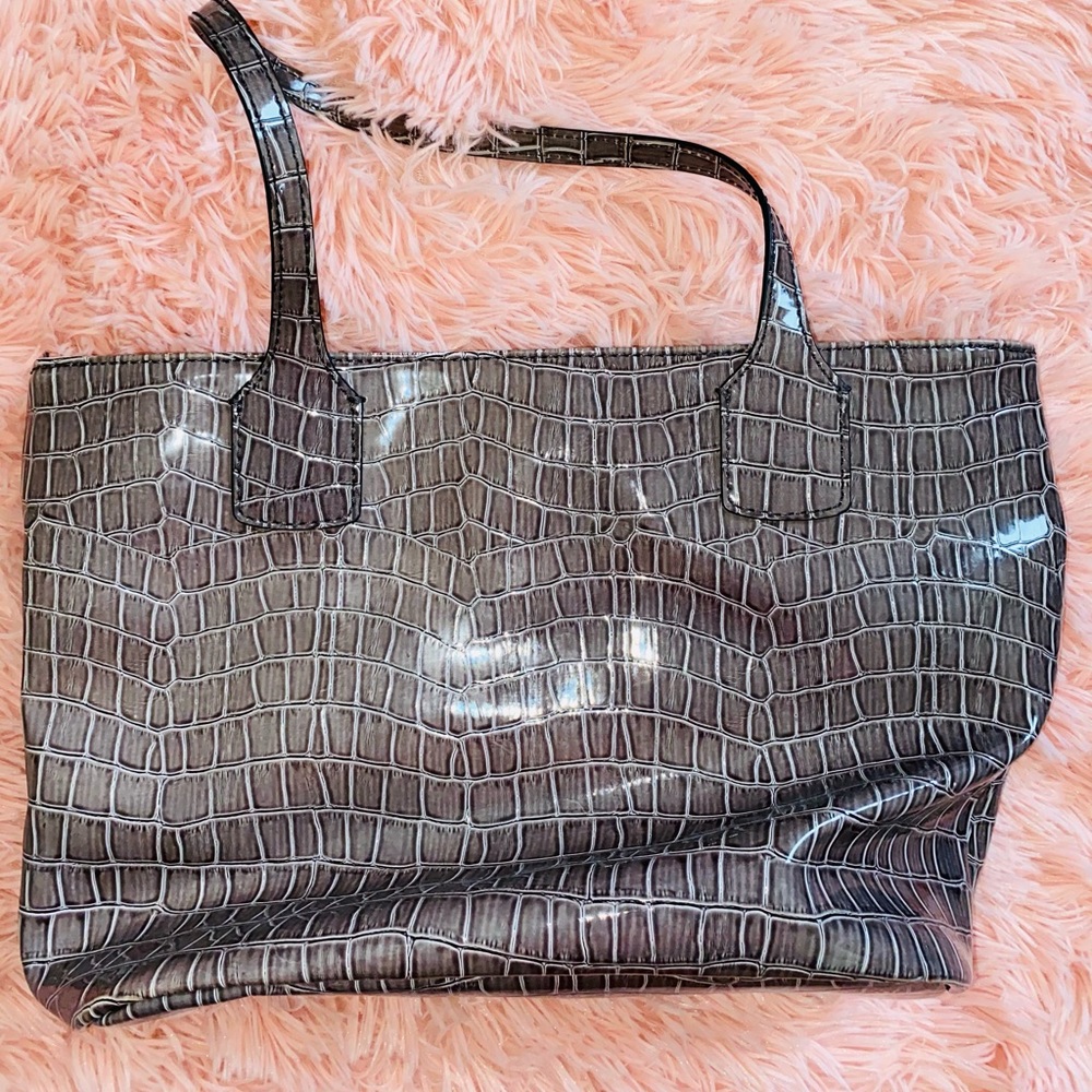 GUESS Gray Purse - Picture 2 of 7